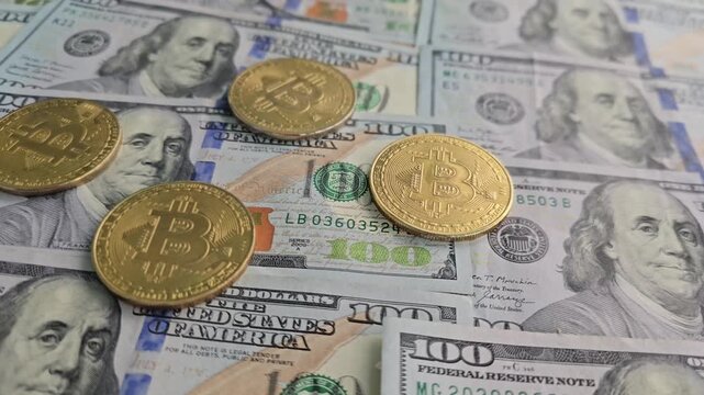 Exploring the relationship between cash and bitcoin in a simple setup on a table