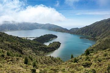 vue sur le lac de feu aux Açores © christine