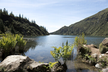 vue sur le lac de feu aux Açores © christine