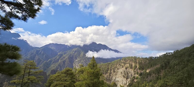 La Palma Wolken &uuml;ber der Caldera