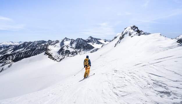 Ski tourers descending Berglasferner with Turmscharte and Vorderer Wilder Turm, view of mountains and glacier, in the background summit &Ouml;stliche Seespitze and Innere Sommerwand, Stubai Alps, Tyrol, Austria