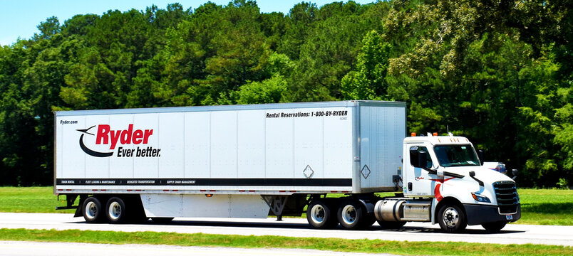 Ryder Truck on the Road, Interstate 95, North Carolina, USA