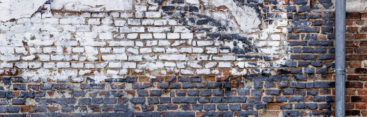 Fototapeta premium Messy Painted Brickwork With Downspout Pipe