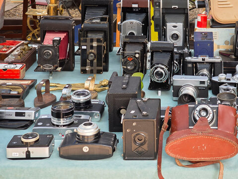 XALO, SPAIN - JUNE 20, 2026.Outdoor flea market shows many types of old mechanical cameras and antique equipment from collectors