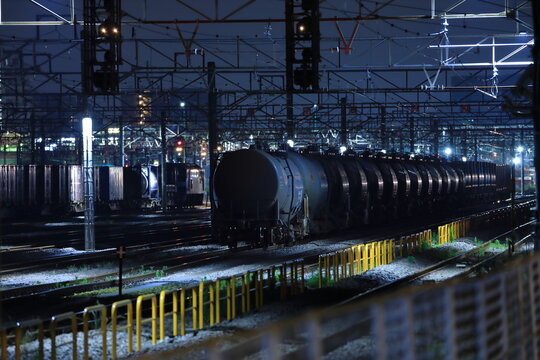 貨物鉄道の操車場夜景