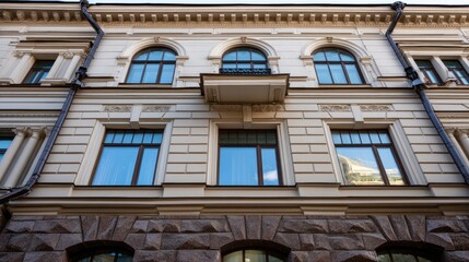 Fototapeta premium Elegant architecture of historic building showcasing intricate design and classic details against a clear blue sky