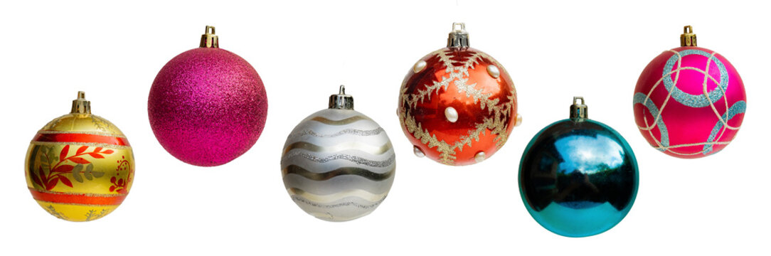 Colecci&oacute;n de esferas navide&ntilde;as de colores aisladas sobre fondo negro para decoraci&oacute;n y dise&ntilde;o festivo