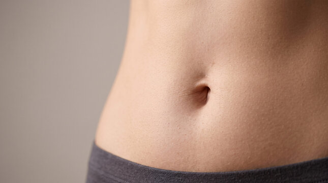 Gros plan sur le ventre plat d&rsquo;une femme