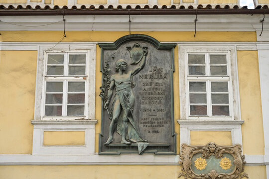 Relief, Gedenkplatte f&uuml;r Schriftsteller Jan Neruda, Nerudova, Kleinseite Mala Strana, Prag, Tschechien