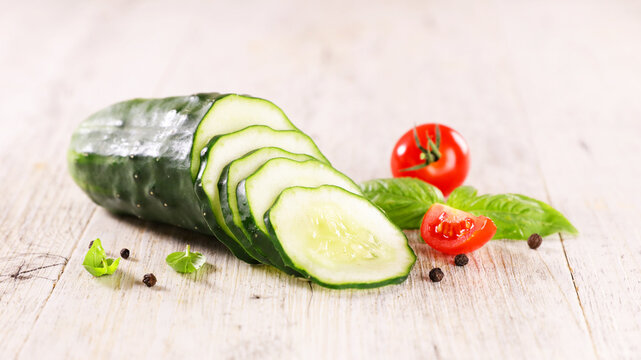 fresh cucumber slices wiht cherry tomatoes and basil