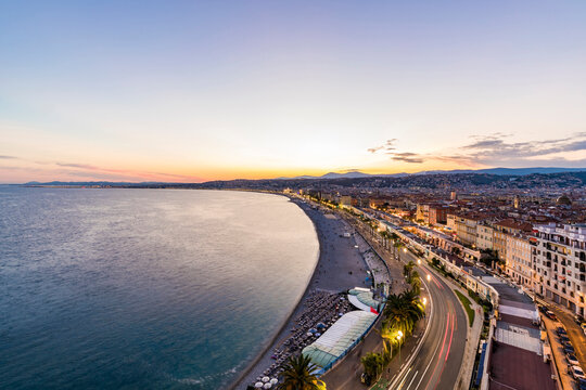 France, Provence-Alpes-Cote d'Azur, Nice, Promenade des Anglais, beach in the evening light