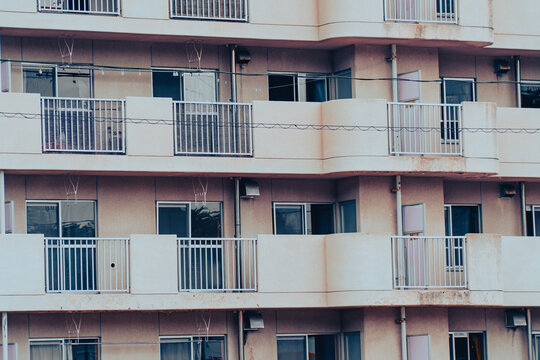 日本の団地
Japanese housing estate, facade of a building