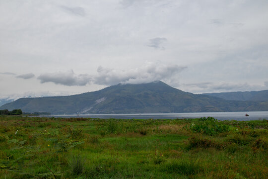 toba lake and mountain