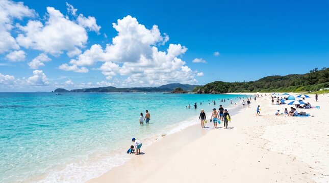 夏の絶景、透き通る青い海と白い砂浜の海水浴場