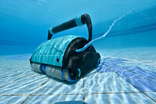 Pool cleaner robot   