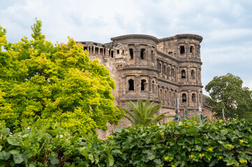 Obraz premium Porta Nigra Trier, famous UNESCO World Heritage, roman monument, ancient city gate, rhineland palatinate in Germany