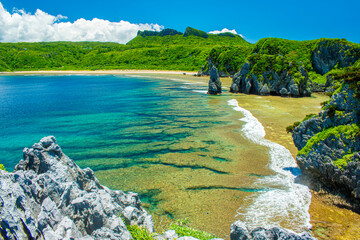 沖縄本島最北端辺戸岬の風景 © kintomo