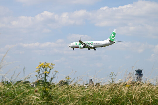 Avion a l'atterrissage a Brussels Airport Transavia