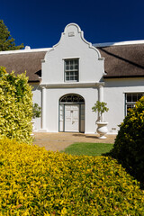 Obraz premium Winery mansion surrounded by greenery in South Africa