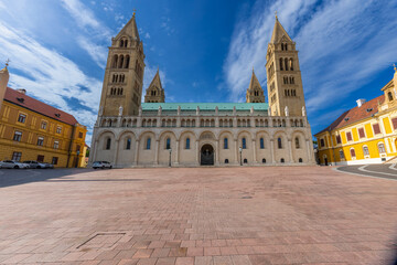 Obraz premium Pecs Cathedral Romanesque architecture on Dom ter
