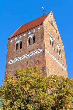 parchim, deutschland - turm der kirche st. marien 