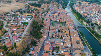Obraz premium Aerial view of the downtown above the city and Balaguer in Spain, on a sunny spring afternoon.