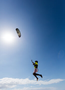 Nauka kitesurfingu na plaży Zanzibaru