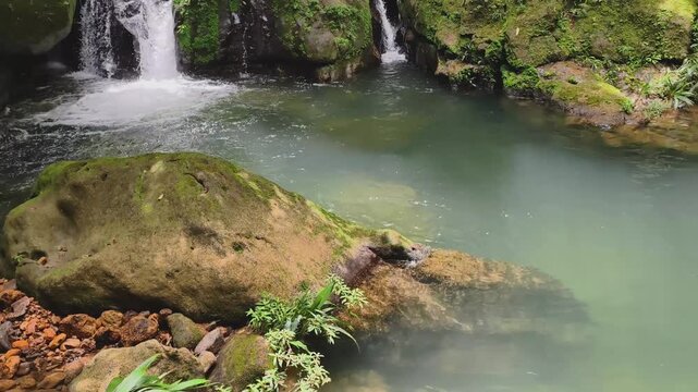 Recorrido por monta&ntilde;as y cascadas ocultas