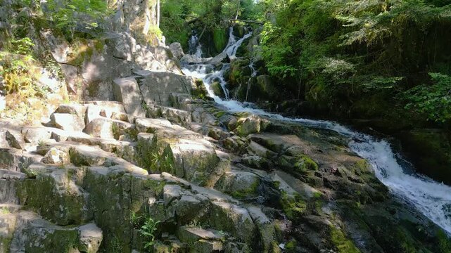 El&eacute;vation par drone et d&eacute;couverte de la cascade du Saut du Bouchot dans les Vosges
