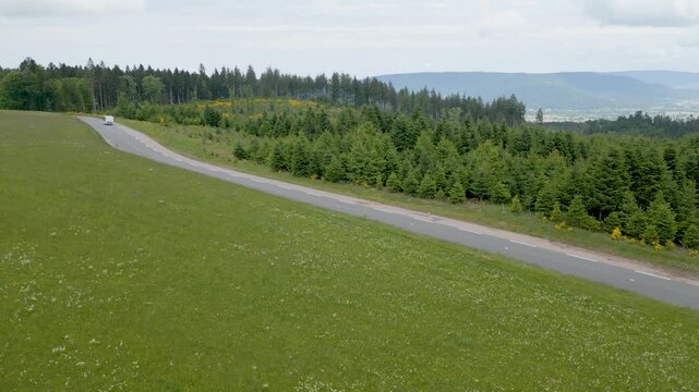 Route de montagne dans les Vosges et camping car