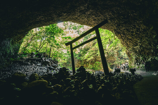 日本　宮崎の神聖な高千穂の天岩戸神社の天安河原の風景
