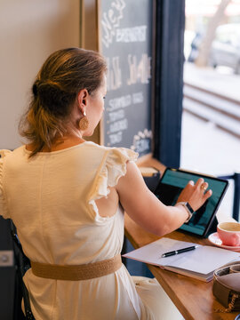 Focused woman working at cafe 