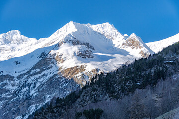 Naklejka premium Snow-Capped Peaks of Cirque de Gavarnie, French Pyrenees