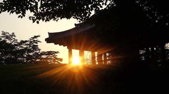 Korea traditional architecture pavilion building hanok roof tile silhouette sunset sunrise evening 대한민국 한국 전통 건축 한옥 정자 기와 지붕 실루엣 일몰 노을 석양 저녁 하늘 그림자 실루엣 풍경 자연