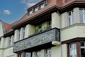 Obraz premium Architectural detail of classic building facade featuring textured stone pattern balcony design