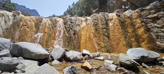 Bunter Wasserfall auf La Palma © Guido Miller