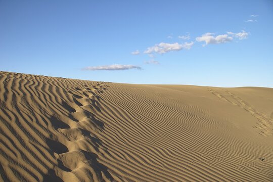 Footprints, dune, grooves in the sand, detail, blue sky, white clouds, dune area, dune landscape, dunes, Maspalomas, Gran Canaria, Canary Islands, Spain