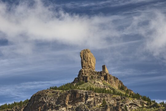 Massif Central, evening light, Roque Nublo, telephoto, blue sky, white clouds, mountain landscape, Gran Canaria, Canary Islands, Spain