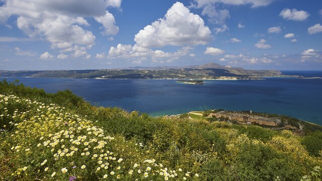 Spring in Crete, spring meadow, slope, Souda bay, Akrotiri peninsula, fortress, Aptera, sky blue, fair weather clouds, western Crete, island of Crete, Greece