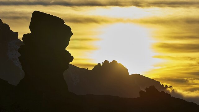 Dramatic rock silhouettes at sunset, golden light rays immerse the scene in warm light, Teide, Parque Nacional del Teide, Teide National Park, volcano, volcanism, UNESCO World Heritage Site, Tenerife, Canary Islands, Spain