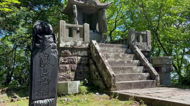 多良岳山頂と太良嶽神社上宮