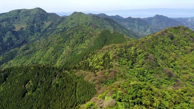 多良岳山頂の上空から望む五家原岳