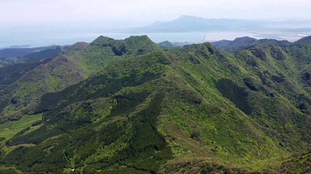 経ヶ岳山頂の上空から望む多良岳