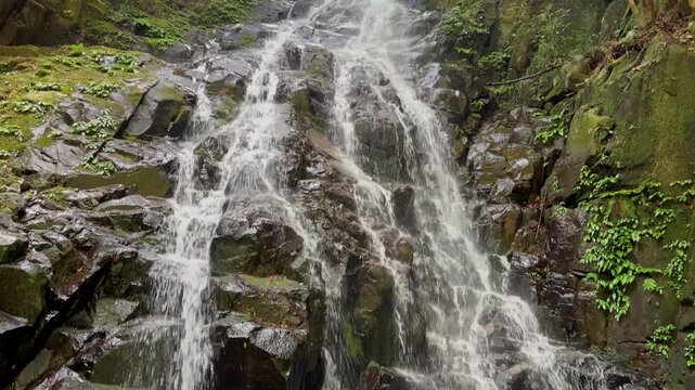 若葉の滝（尾鈴山瀑布群）