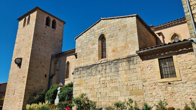 La belle &eacute;glise Saint Jean-Baptiste d'Arques (ou &Eacute;glise Saint-&Eacute;tienne ou Sainte-Anne), dans l'ancien Raz&egrave;s, non-loin de Rennes-le-Ch&acirc;teau (massif des Corbi&egrave;res, Languedoc, Occitanie)