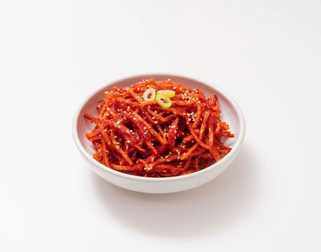오징어채볶음,오징어채,참깨,고추장,파,접시,한국