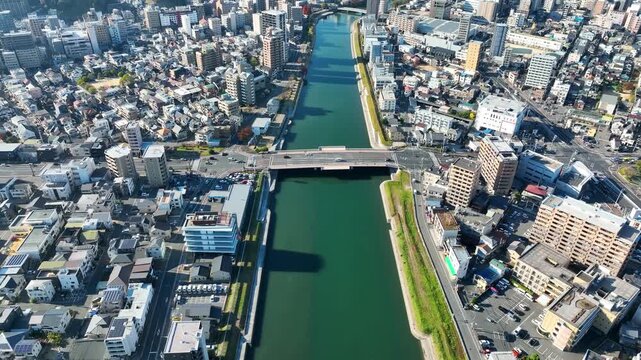 都市風景のドローン空撮