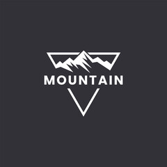 Naklejka premium Geometric mountain triangle outdoor logo template
