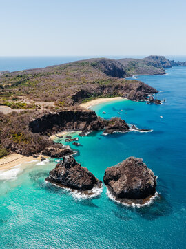 Aerial view of Baia dos Porcos and the Dois Irmaos rocks, Fernando de Noronha, Pernambuco, Brazil