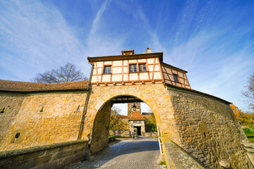 Obraz premium View of historic buildings in Rothenburg ob der Tauber. 